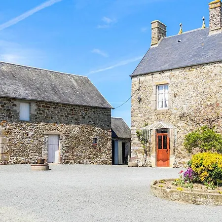 Stunning In Gouville-sur-mer With Kitchen Boisroger