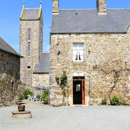 Stunning In Gouville-sur-mer With Kitchen Tatil Evi